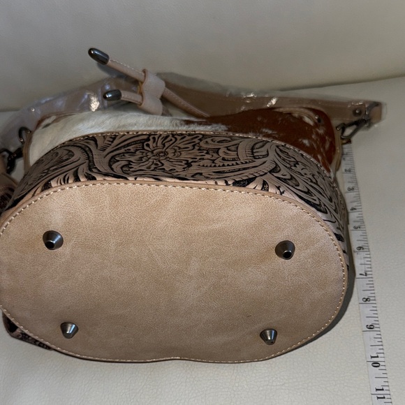Montana West Brown and White Shoulder Bag - Picture 8 of 8
